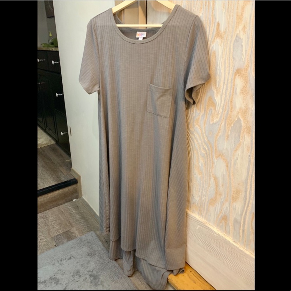 Grey Ribbed Knit Large Carly LuLaRoe